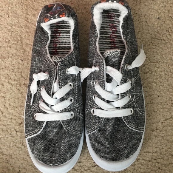 tennis shoes with elastic back